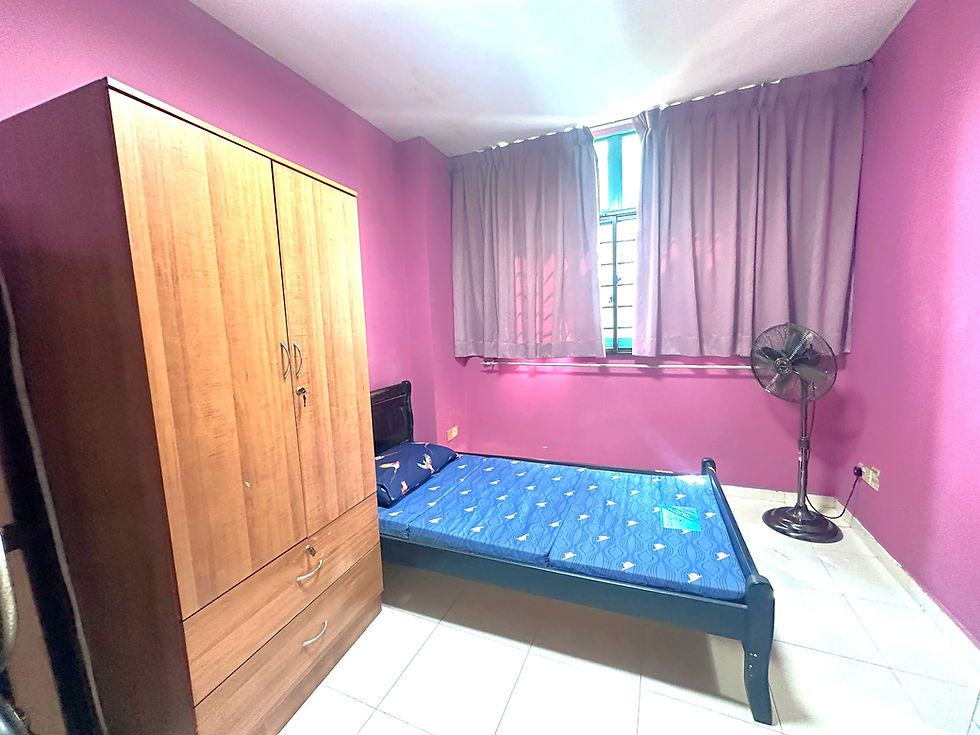Common room for rent at Blk 482 Segar Road!