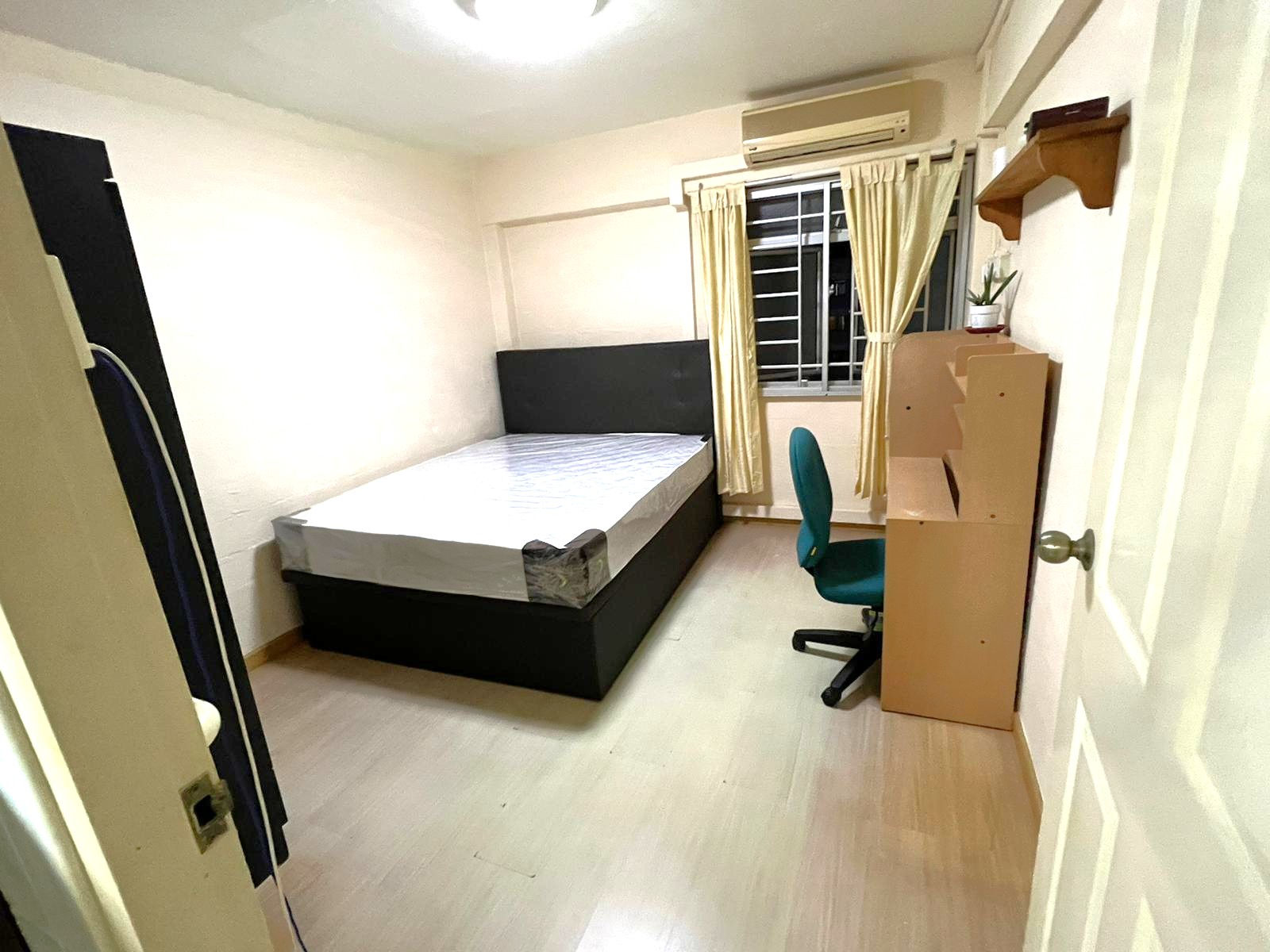 Common Room for rent at Blk 222 Lorong 8 Toa Payoh. Near to Braddell MRT!