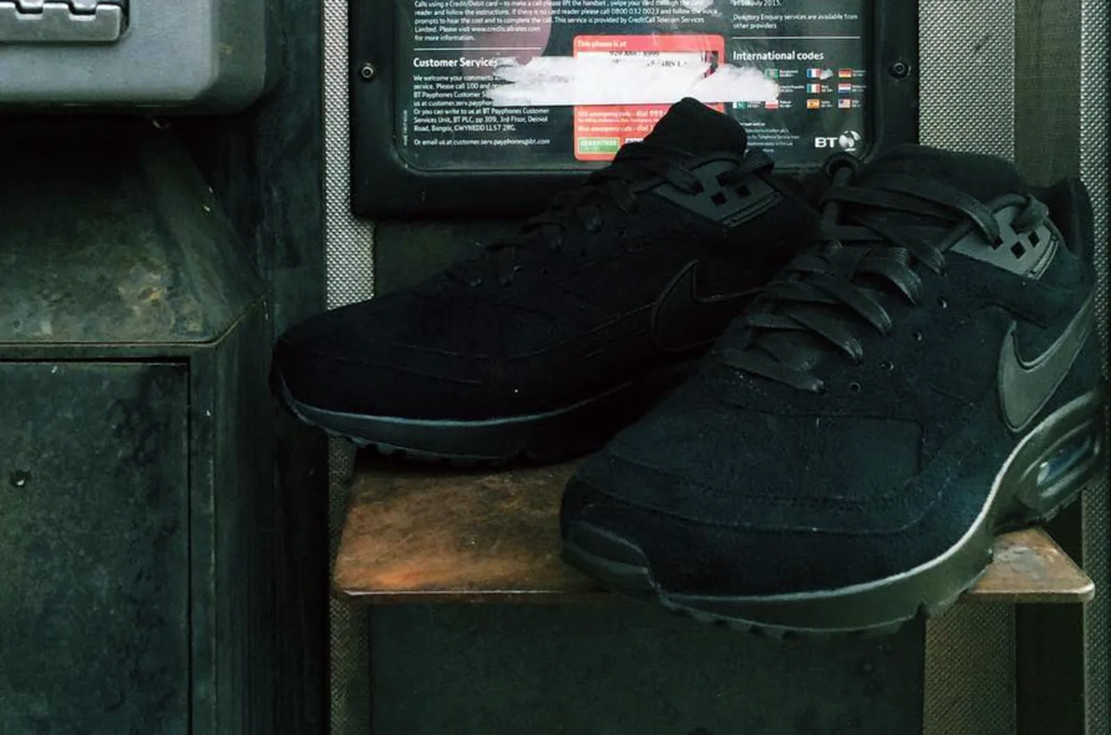 skepta air max bw blacklisted trainers in phonebox