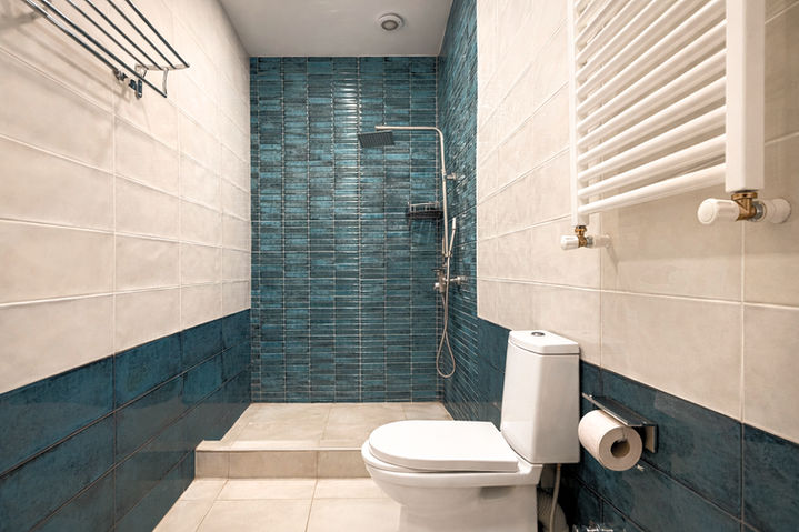 Bathroom with full amenities in the best hotel in Tbilisi
