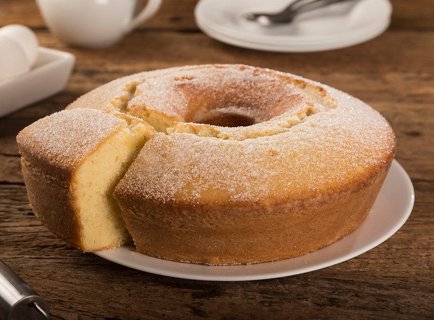 bolo-caseiro-delicioso-na-mesa.jpg