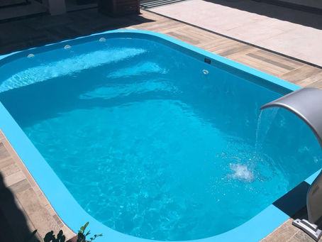 Vantagens das Piscinas de Fibra em Comparação com Outros Tipos