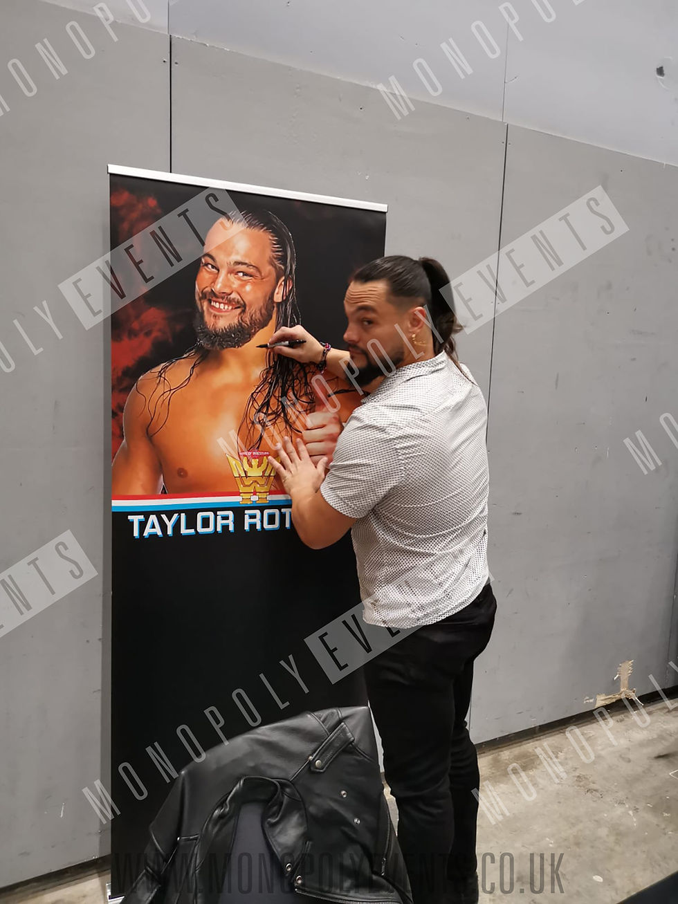 Thumbnail: 10x8 Print Signed in Gold Pen by Wrestling Superstar Bo Dallas