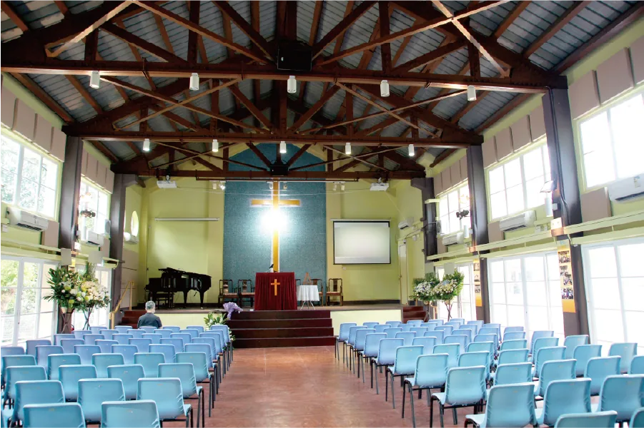 在靈實禮拜堂舉行安息禮的好處：光線充足的空間、全人關懷與生命故事的連結。