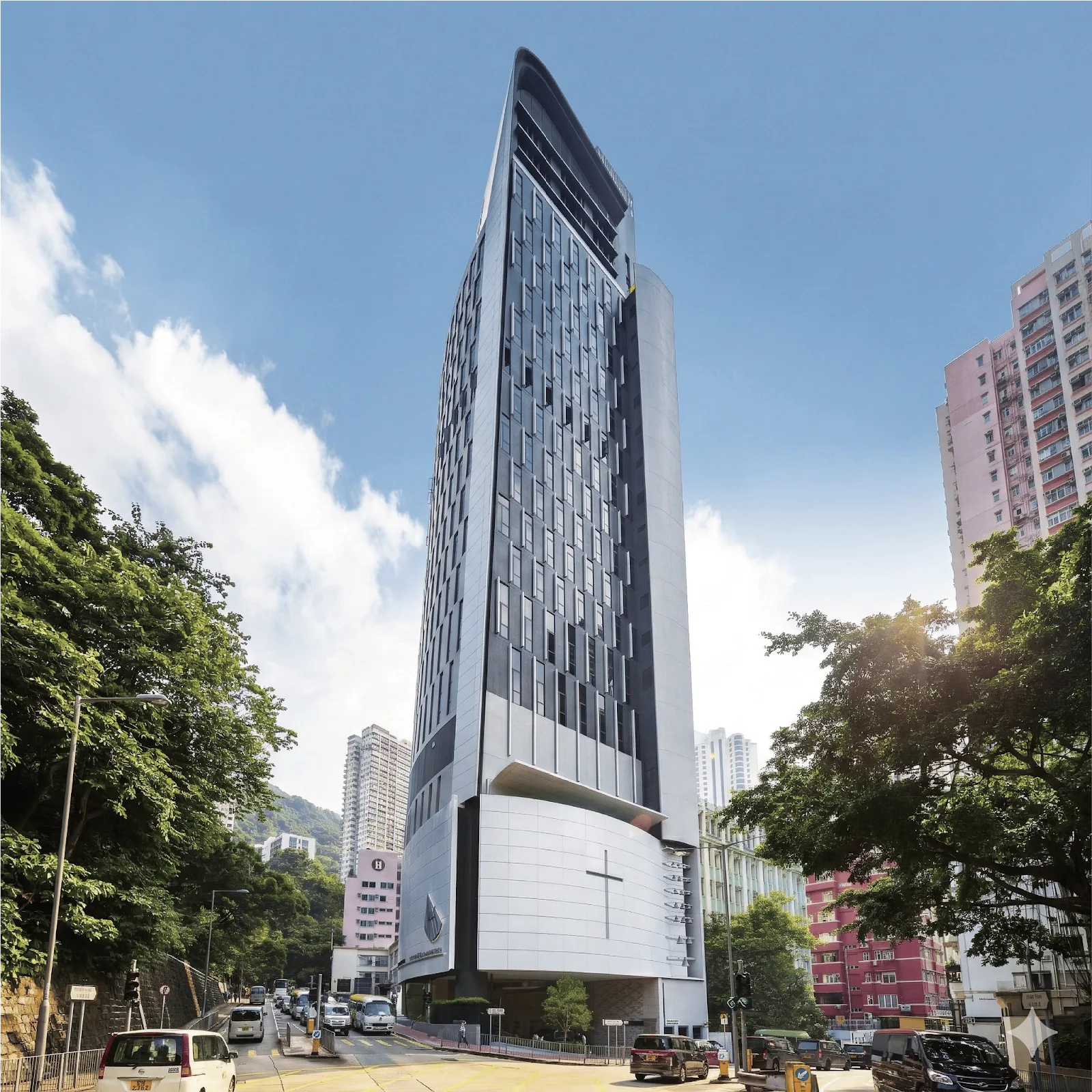 國際禮拜堂現代俐落的建築設計：垂直延伸的聖殿象徵向上尋找盼望，為喪親家屬提供舒心的告別空間。