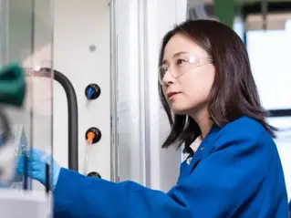 Cómo una Innovación Inspirada por el Sol Podría Transformar el Futuro del Almacenamiento de Energía
