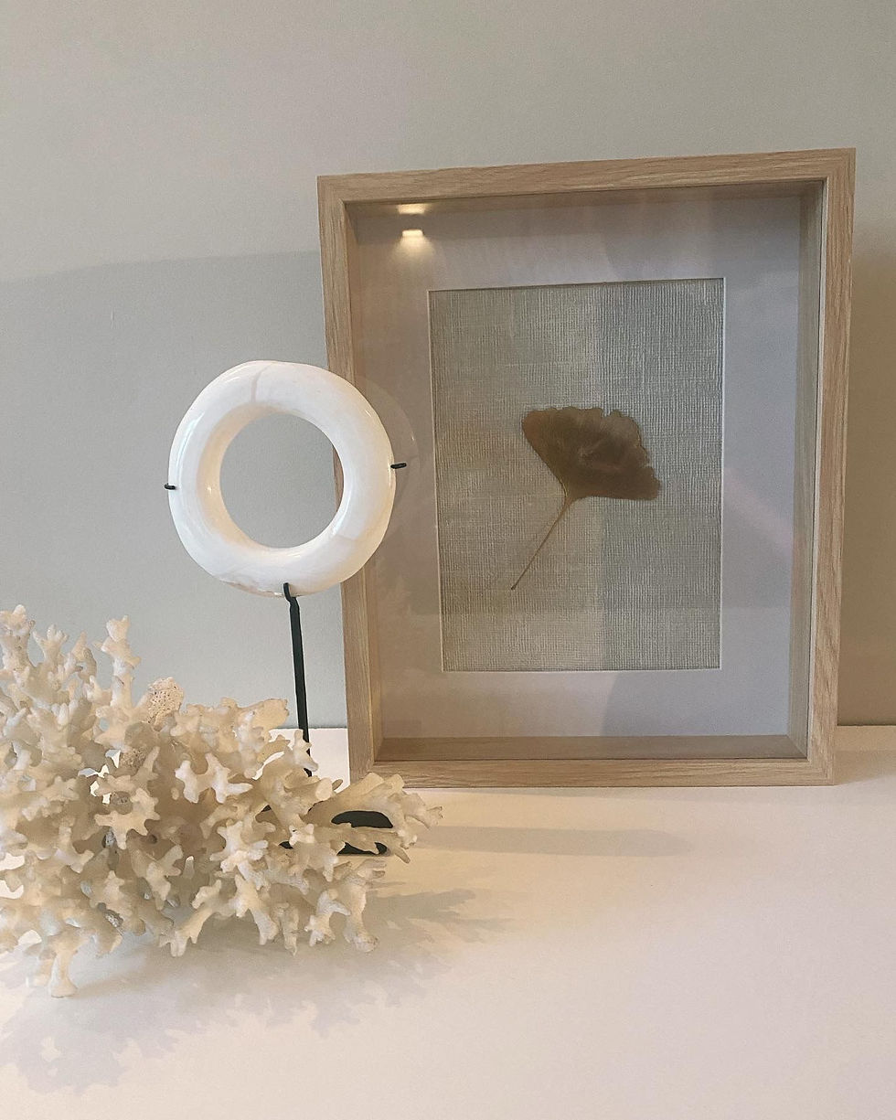 Thumbnail: Schilderij Ginko Biloba blad houten lijst