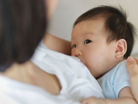 Breastfeeding in the Summer: How to Stay Nourished, Cool, and Comfortable