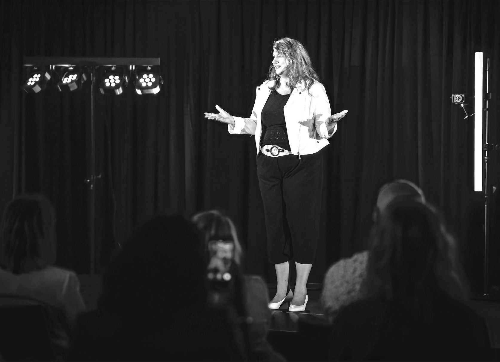 Claudia Detjen beim Keynote Speaking: Mentale Gesundheit und Selbstführung für resiliente Führungskräfte im digitalen Wandel