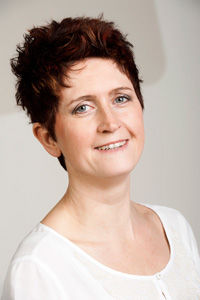 Hier ist die Geschäftsleitung von LED Profile 24 auf einem sympathischen Profilbild zu sehen.