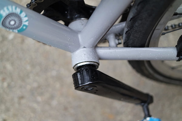 bottom bracket bicycle crank
