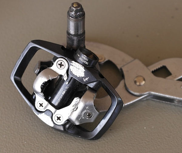 spd pedal with grip tool