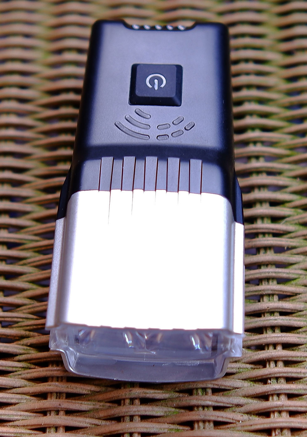 Zefal 1500 front light main SDC FGG
