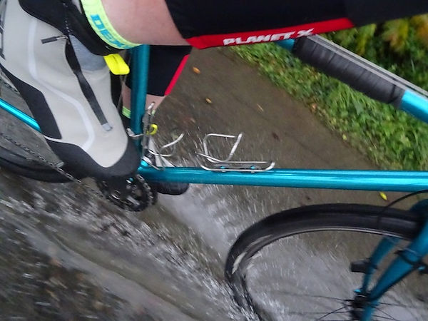 bicycle going thugh puddle