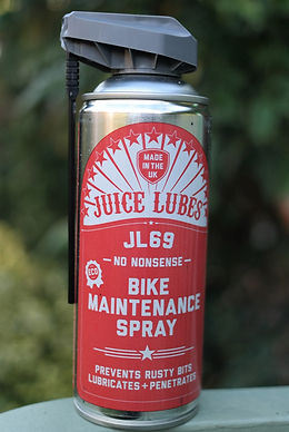 Juice Lubes Dirt Juice Boss in a Can, čistilo za pogonski sklop 400ml Juice Lubes Dirt Juice Boss in a Can, čistilo za pogonski sklop 400ml