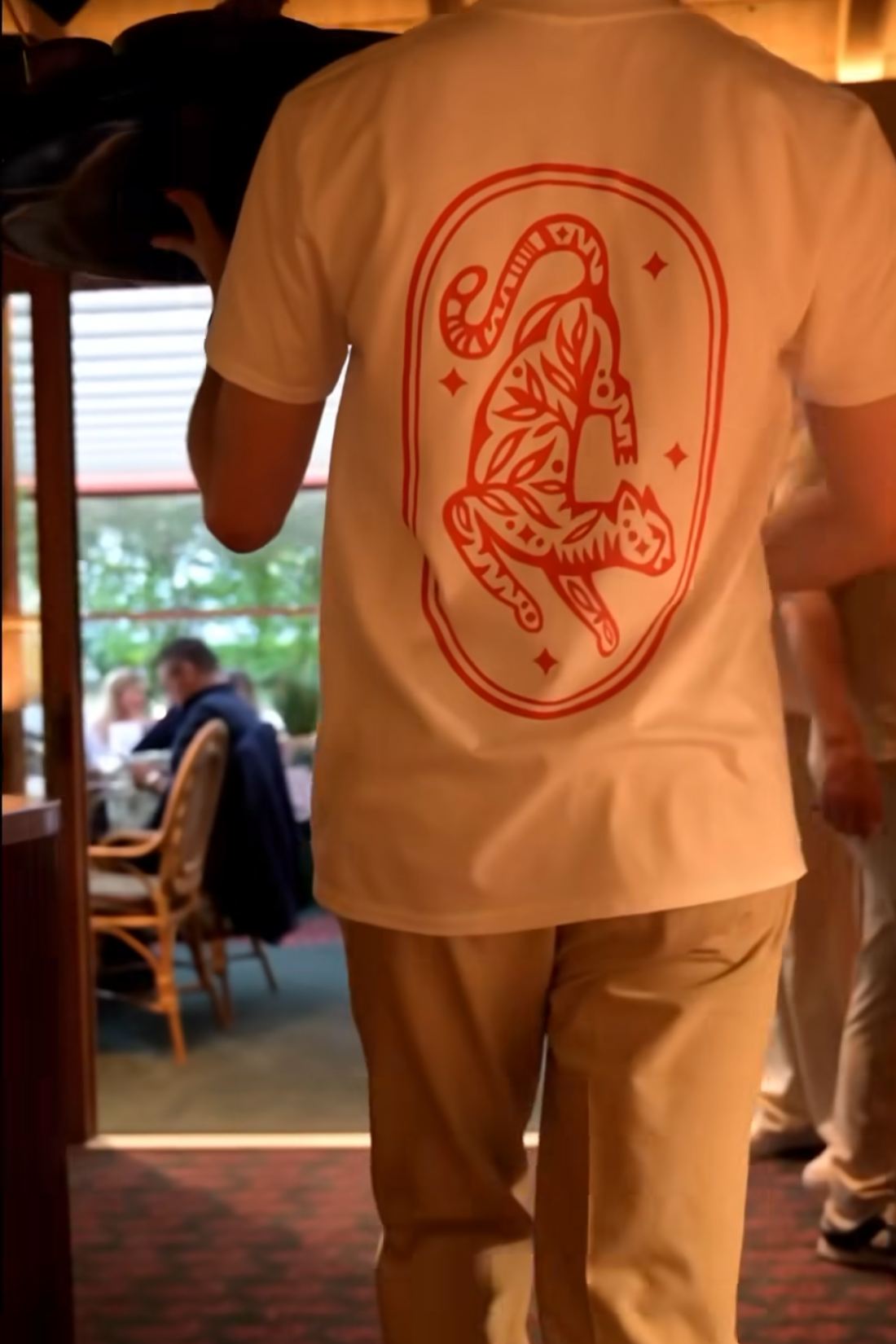 T-shirt du personnel imprimé du jaguar du Poncho