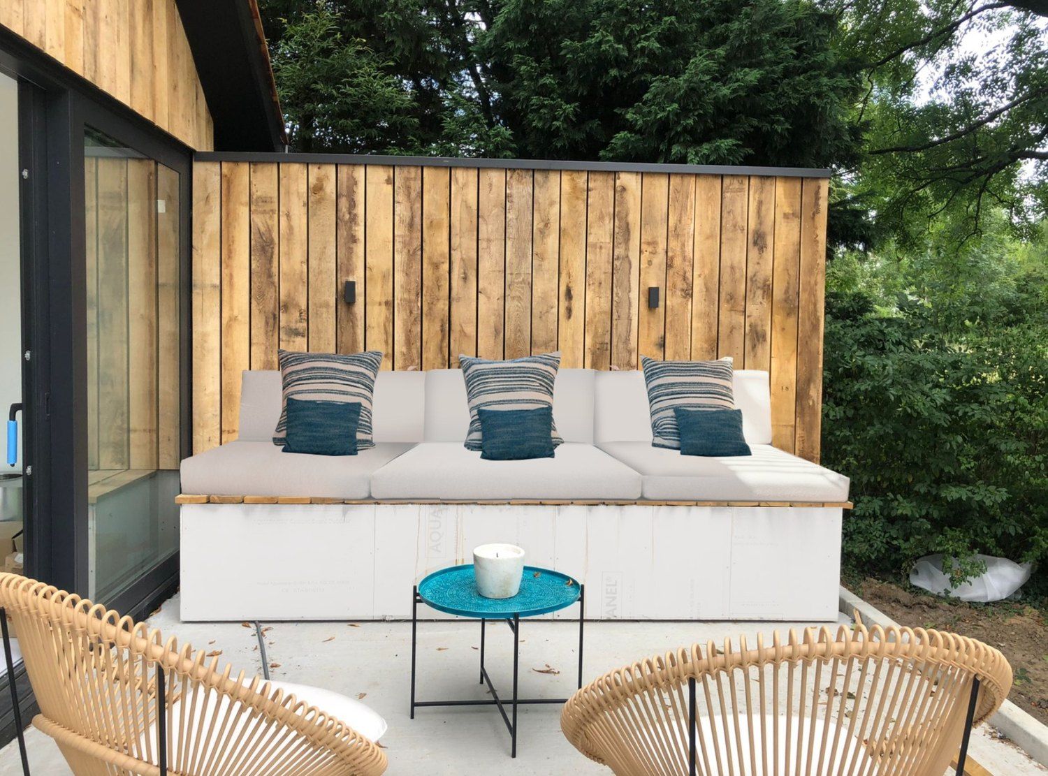 Les banquettes du salon extérieur