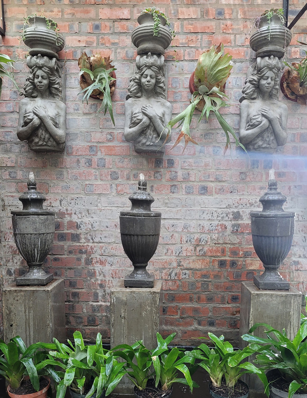 Classic Urn with lid fountain.