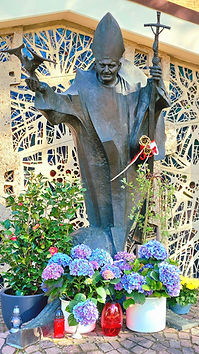 PMK Hannover Pomnik JPII.jpeg