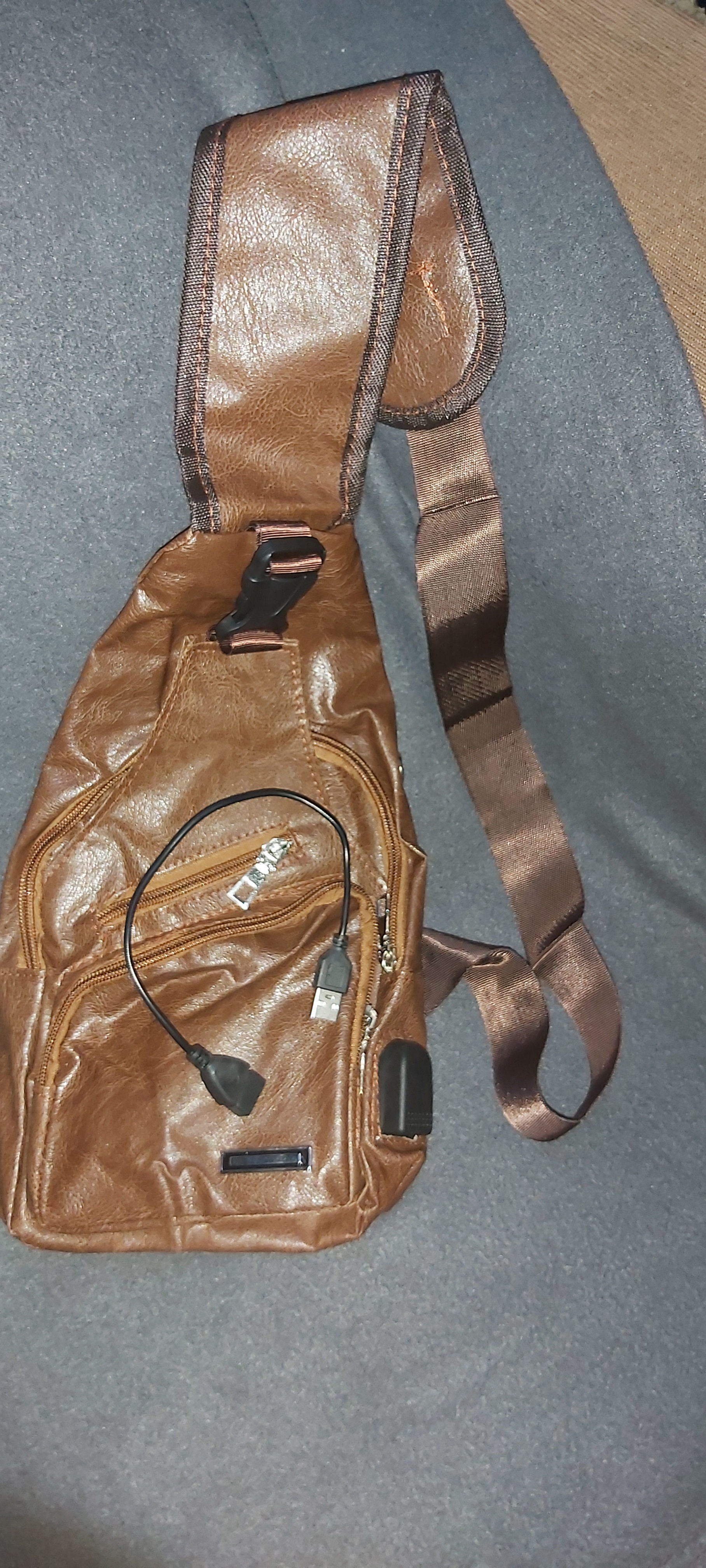 Men Authentic Chest Bag Crossbody Bag with USB Charging Port