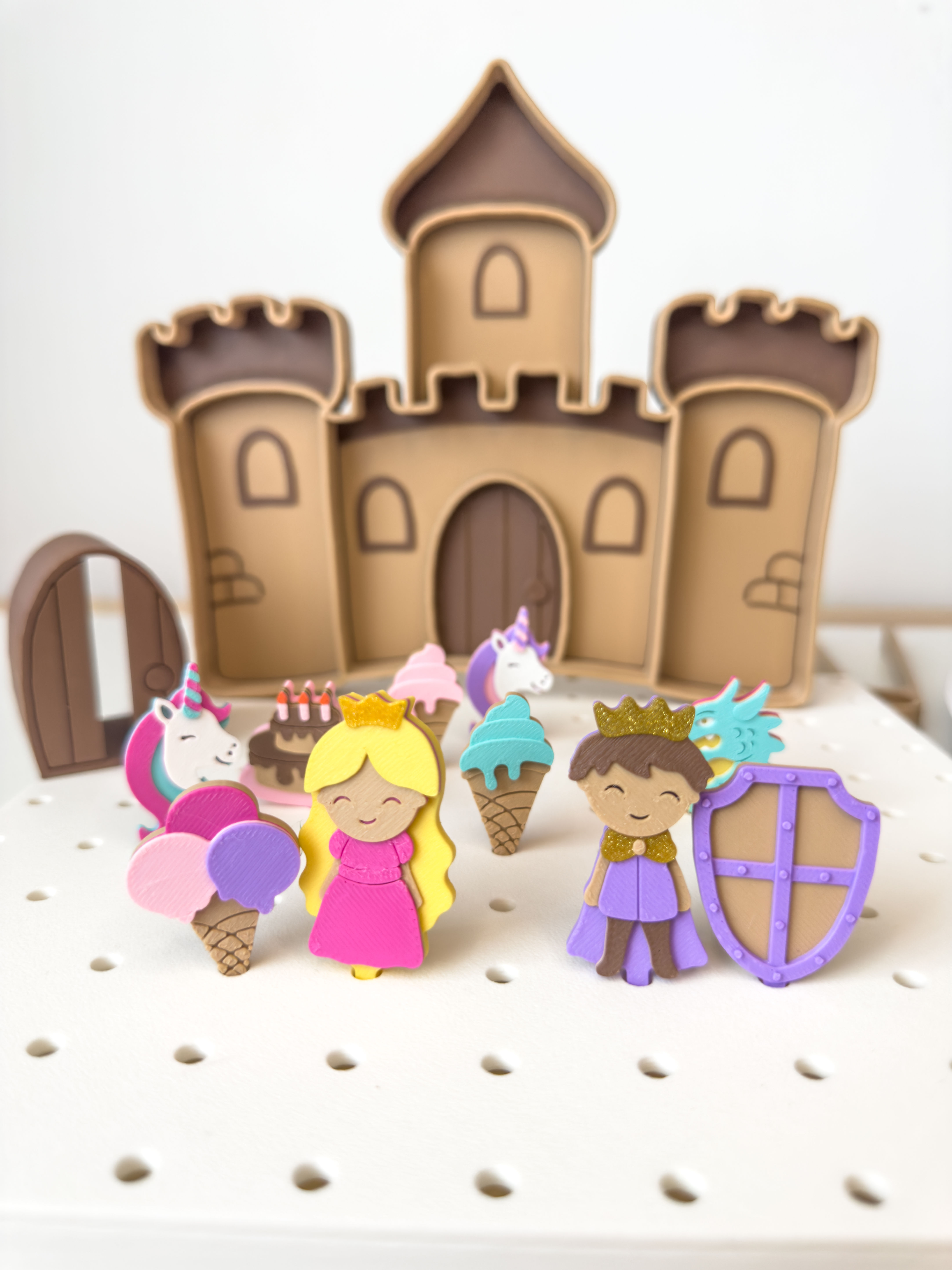 peguri castelul fermecat geoboard print printesa inghetata tort unicorn dragon scut forme geometrice simboluri patrat triungh