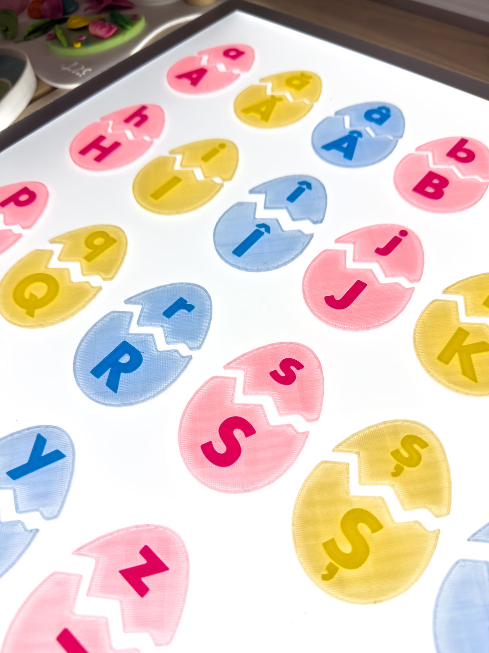 Thumbnail: set piese libere translucide ou spart tipar mici mari alfabet panou luminos joaca senzoriala activitati copii paste primavara