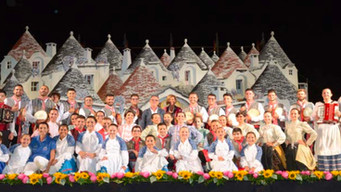Gruppo folkloristico "Città dei trulli" ad Ibiza per il festival dell'isola