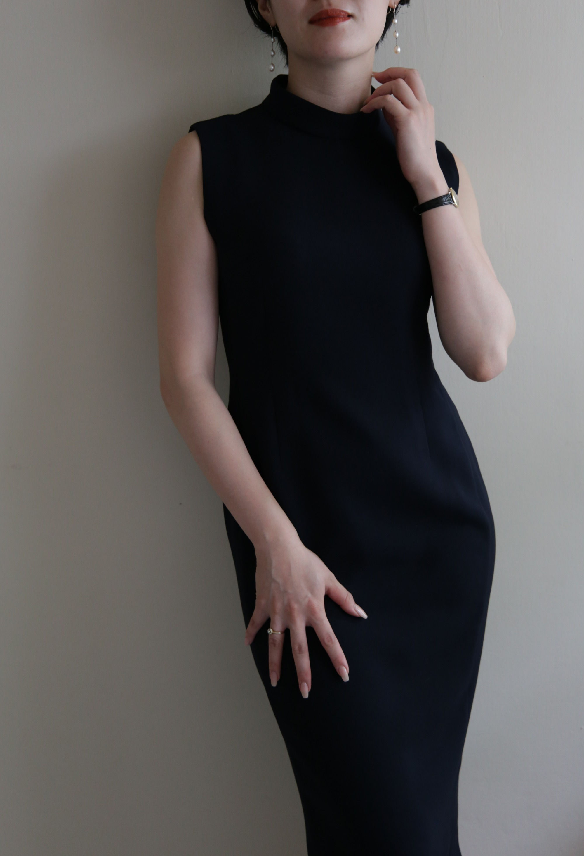 スタンドカラー スリムフィットワンピース