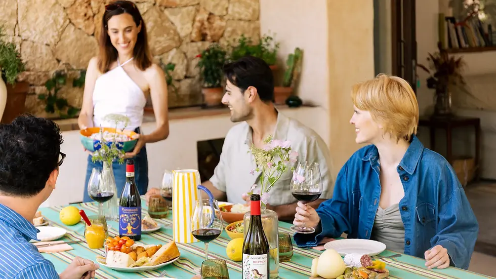 סיפור שצריך לספר אחרת: המונולוג על בקבוק יין צריך להיות בעיקר סיפור על אנשים