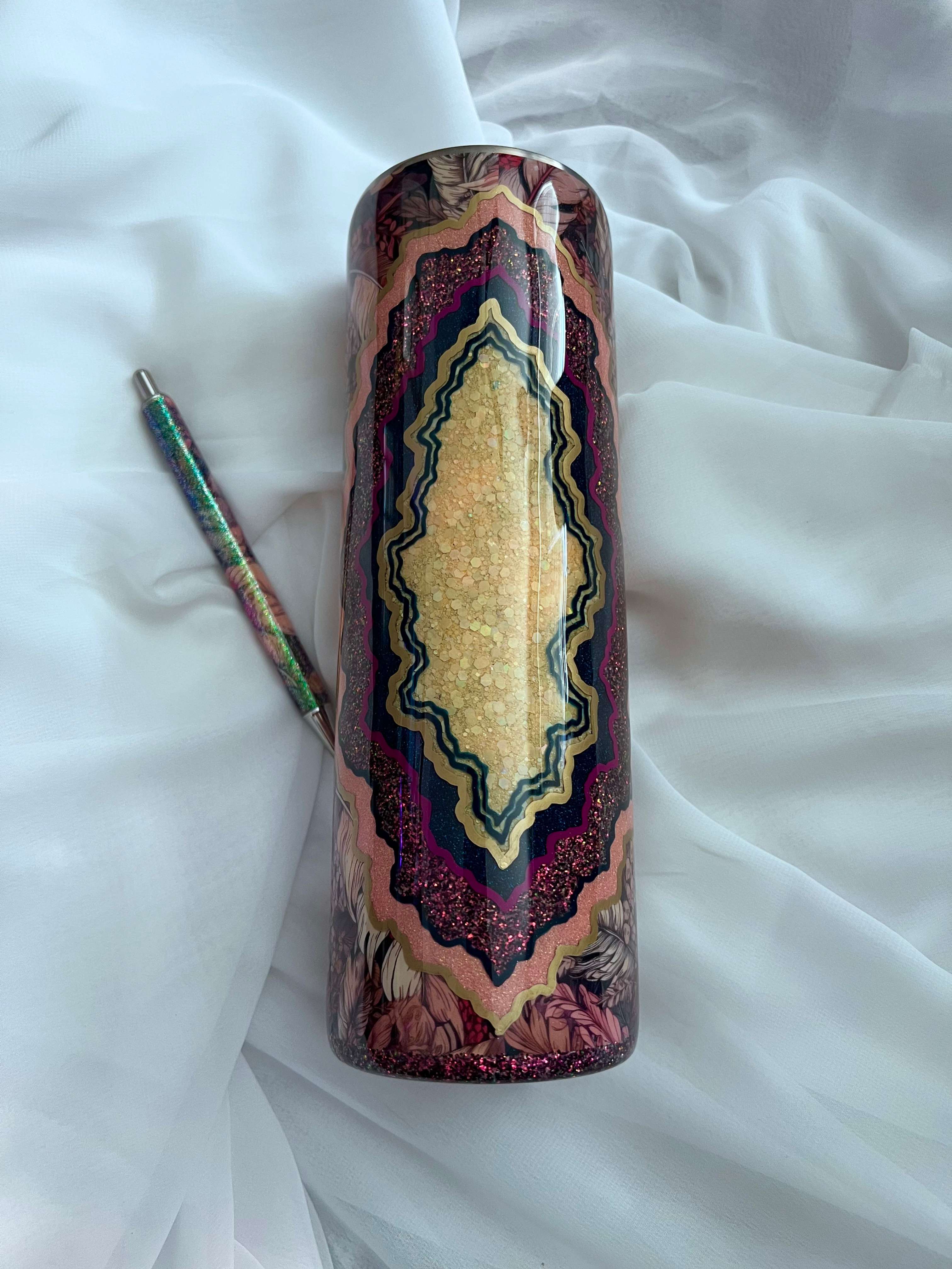 30oz feathers with geode & pen 