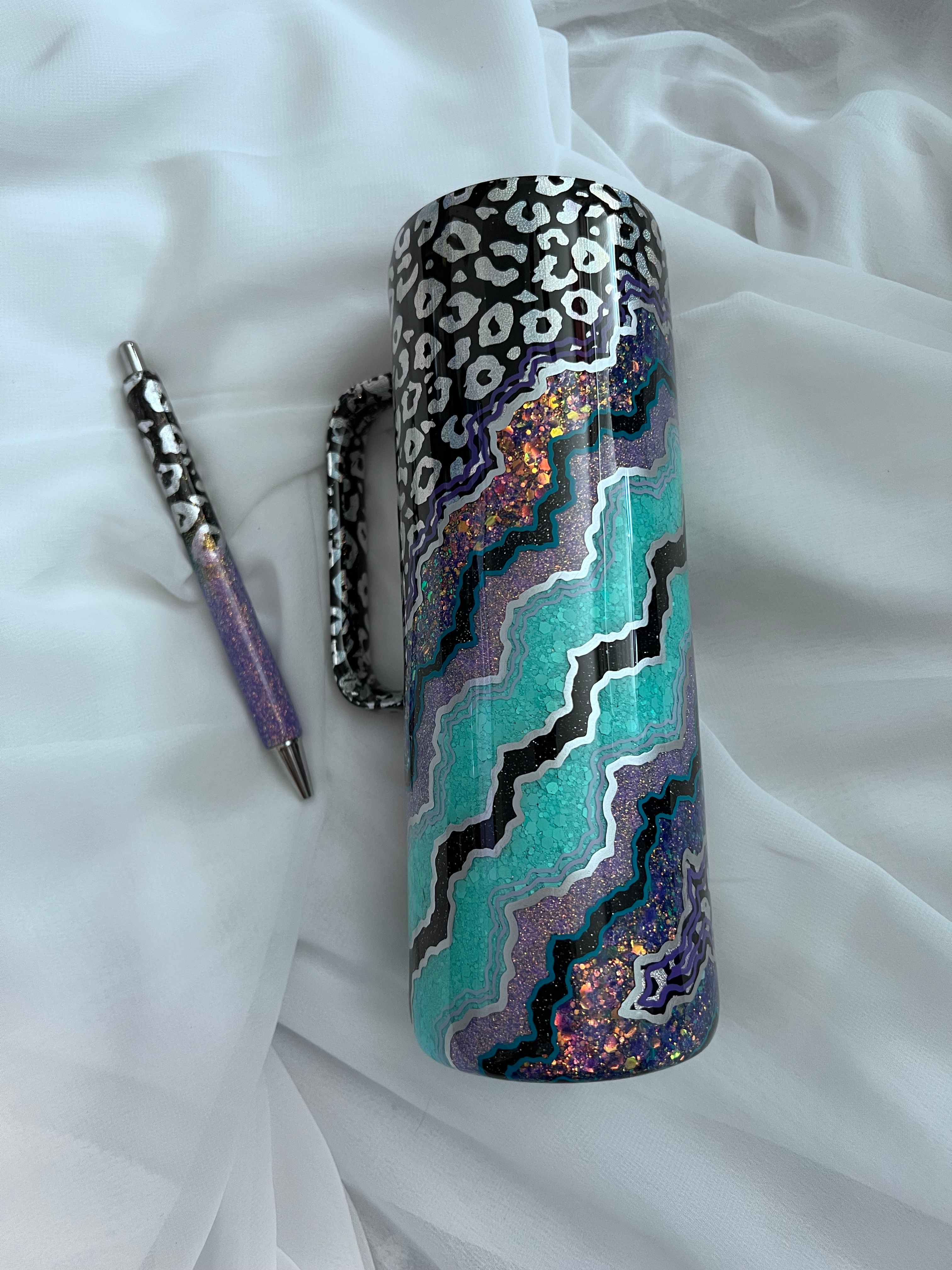 20oz handle holo leopard geode w/pen