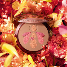 The NEW LIMITED EDITIONTERRACOTTA SUPERBLOOM THE SUN-KISSED NATURAL HEALTHY GLOW POWDER 