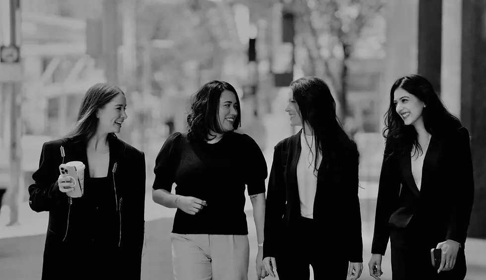 Команда Monocle Immigration — сертифіковані імміграційні консультанти в Канаді