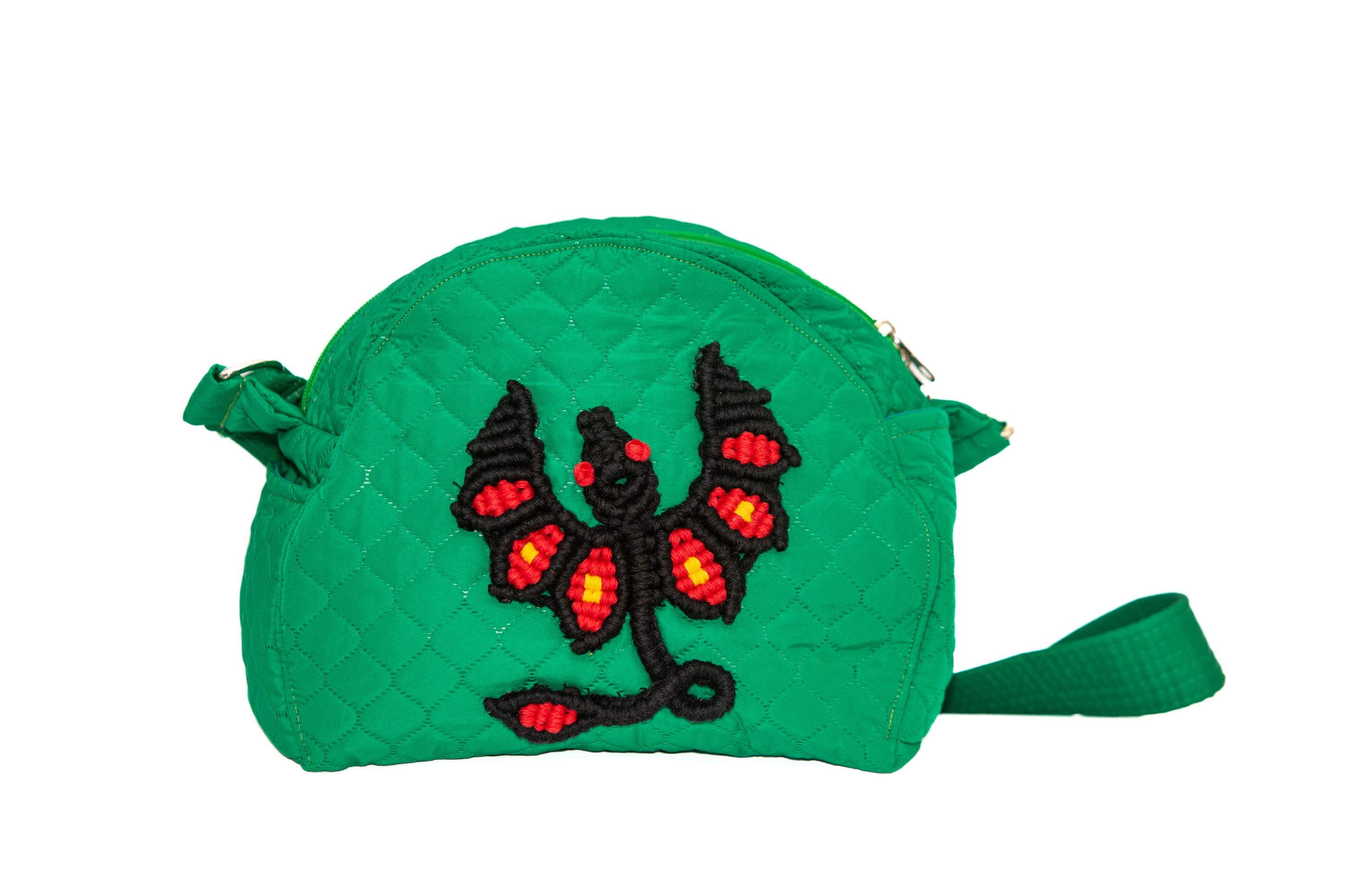 Cartera con aplique en macramé