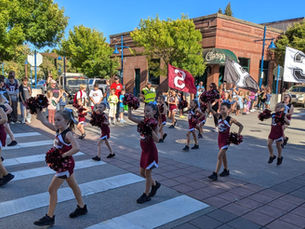 Sherwood Oregon's homecoming parade