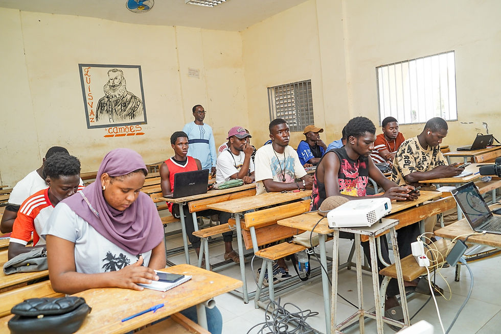 Les participants en mode création de visuel avec leur mobile