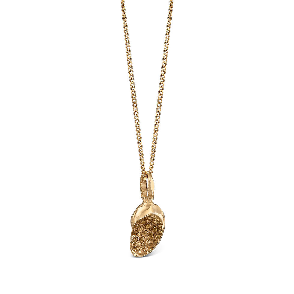 Gold textured pendant necklace