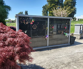 Image of an Outdoor Cremation Niche in Evergreen Gardens at Ocean View Burial Park.