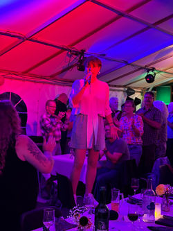 Francine Jordi als Special Guest an einem Geburtstagsfest