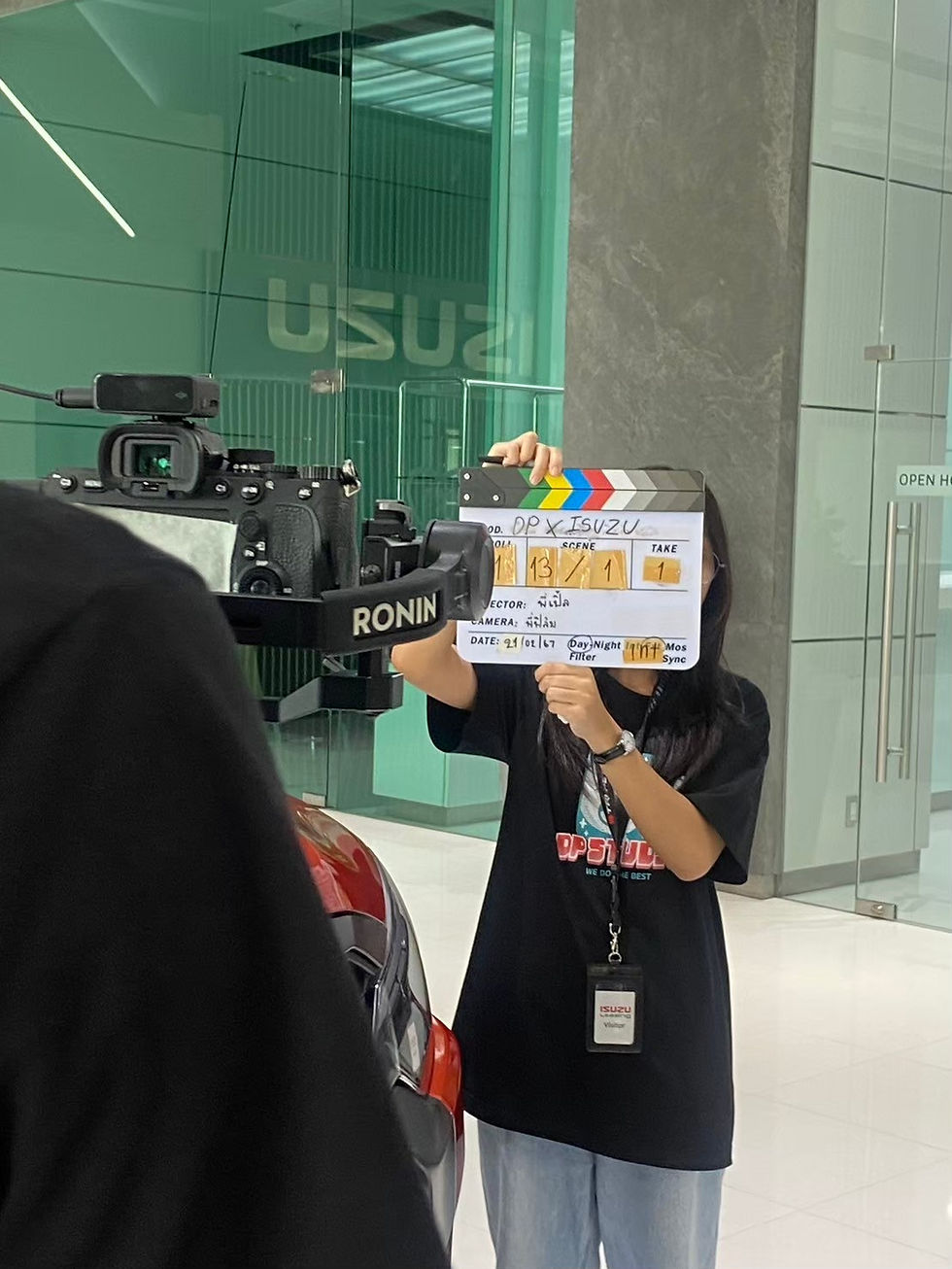 LINE_ALBUM_เบื้องหลังถ่ายงาน Isuzu Leasing_๒๔๐๕๐๖_16.jpg