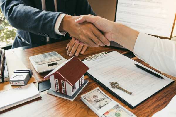 How to Transfer Property Through a Gift Deed to Family