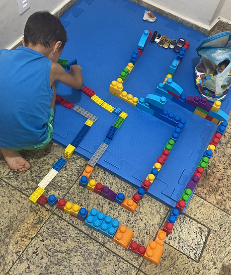 Trabalhando o brincar em conjunto e a criatividade.jpg