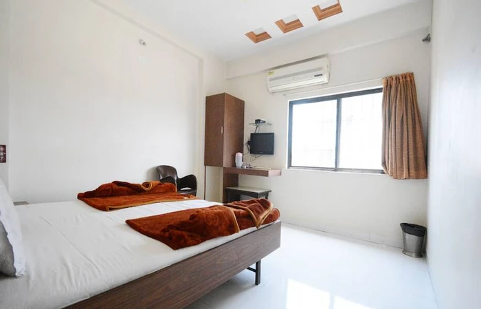 Best Areas to Book Hourly Hotels in Aurangabad for Transit, Work, and Family Travel