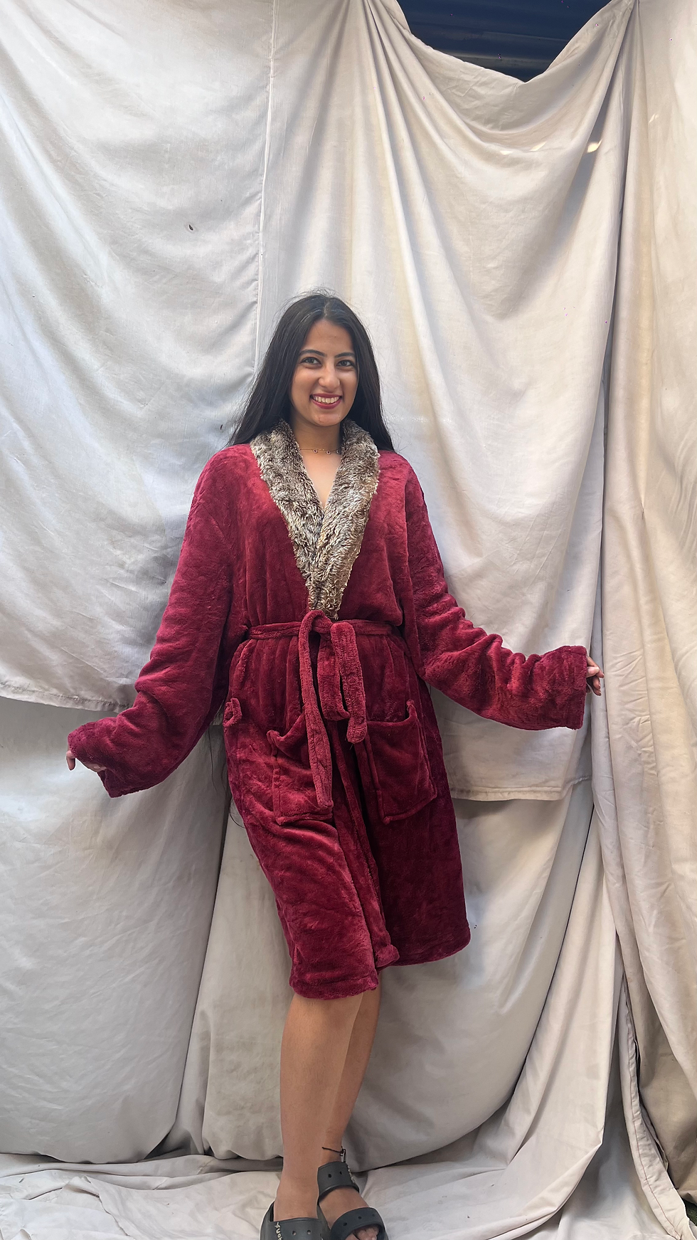 Thumbnail: Bridal special dark maroon collar faux robe