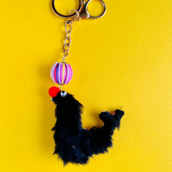 刺繍キーホルダー｜動く！ボールで遊ぶオットセイ