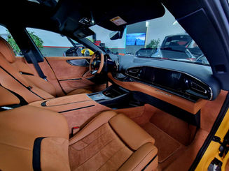 Innenraum eines braunen Sportwagens, innen Reinigung, Leasing Rückgabe, Politur, smart.