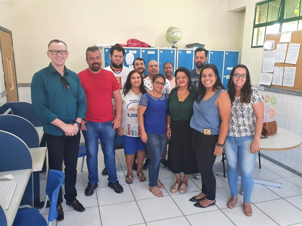 Diretor e professores da escola Dr. Francisco Freitas Lima