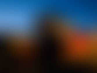 灯りと紅葉が、ひっそりと夜を迎えるころ。