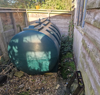 Oil storage tank