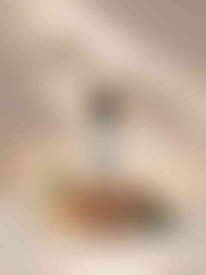 sérum antifrizz capilar: textura ultrafina, sin residuo grasoso y de rápida absorción.